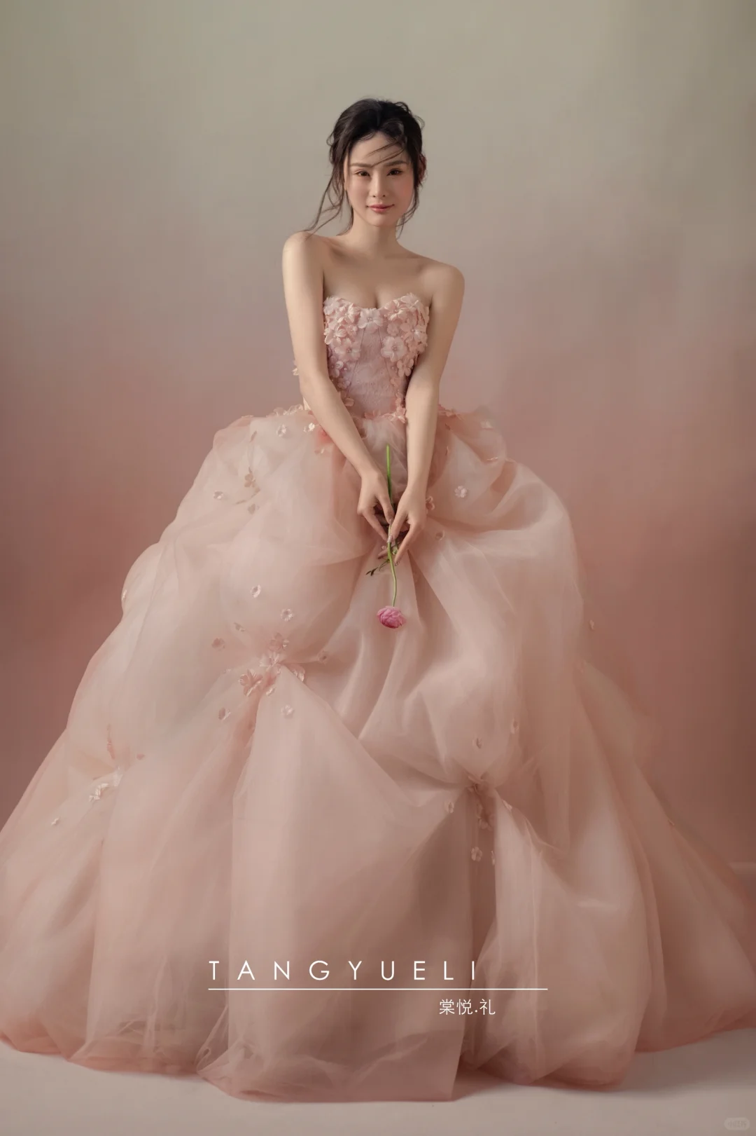 美神降临❗少女感爆棚的粉色系🌸油画婚纱照