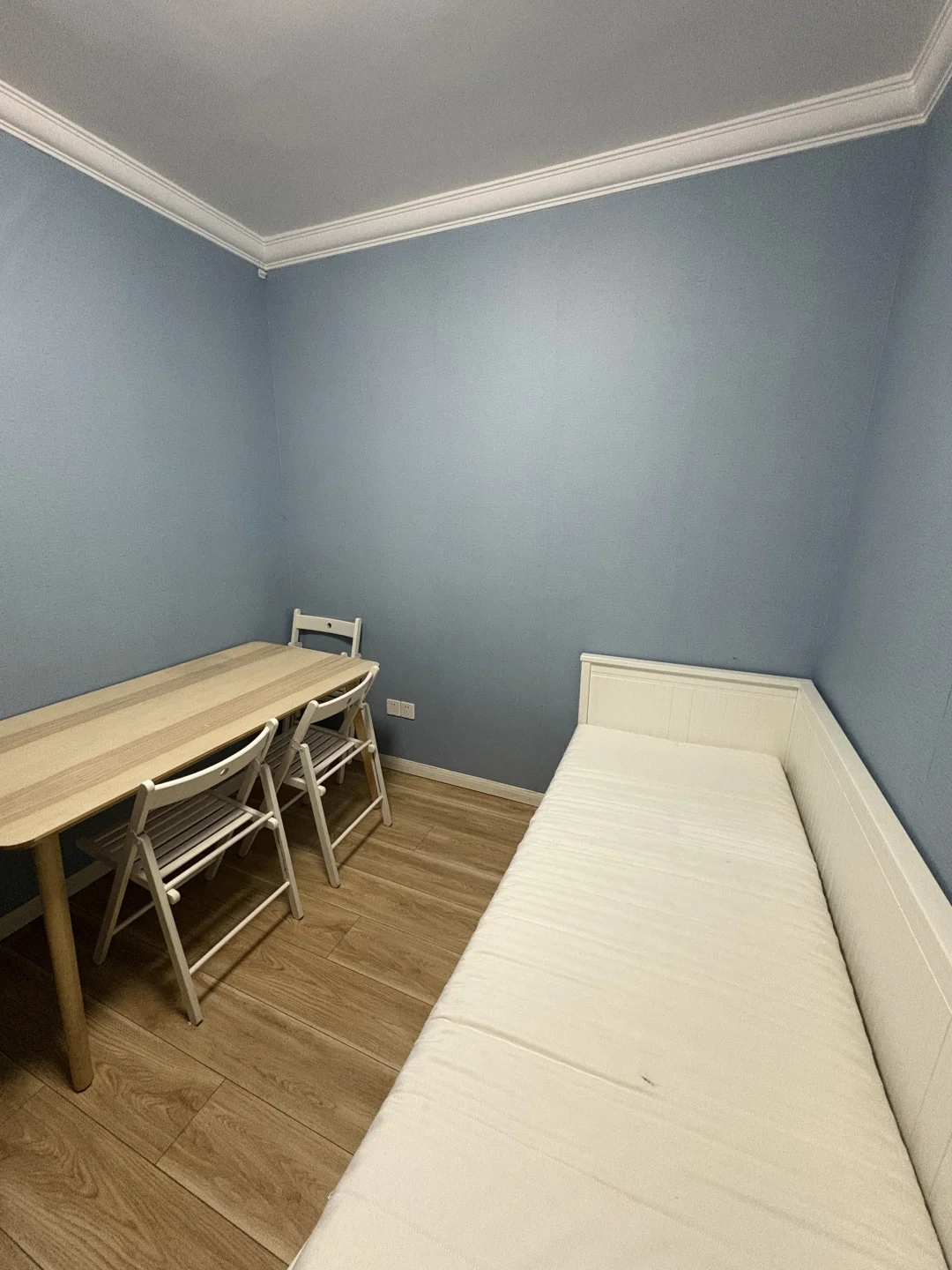 复旦大学邯郸校区，精装修一房一厅4200？