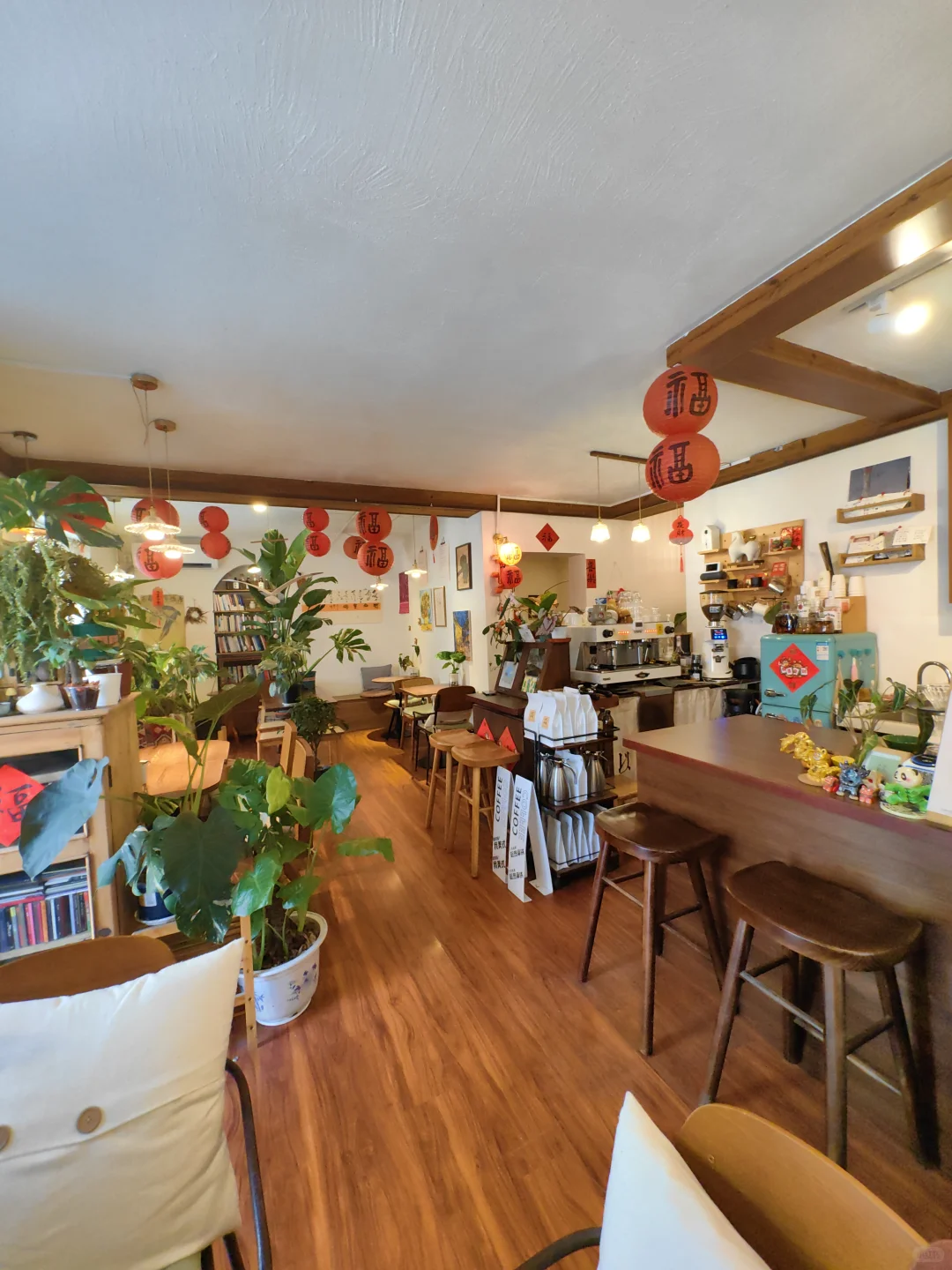 邯郸不缺有意思的小咖啡店～磁带、CD、相机