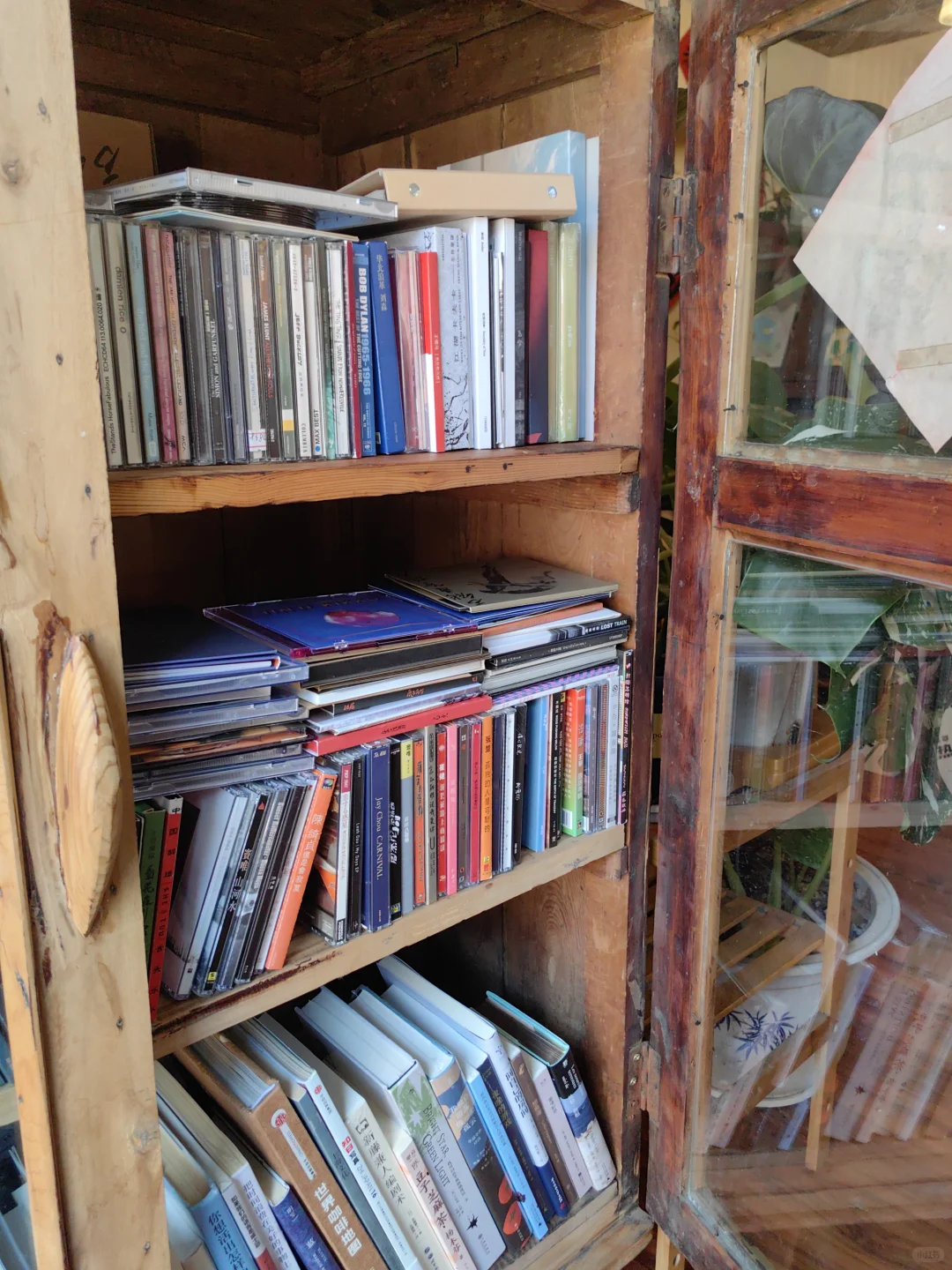 邯郸不缺有意思的小咖啡店～磁带、CD、相机