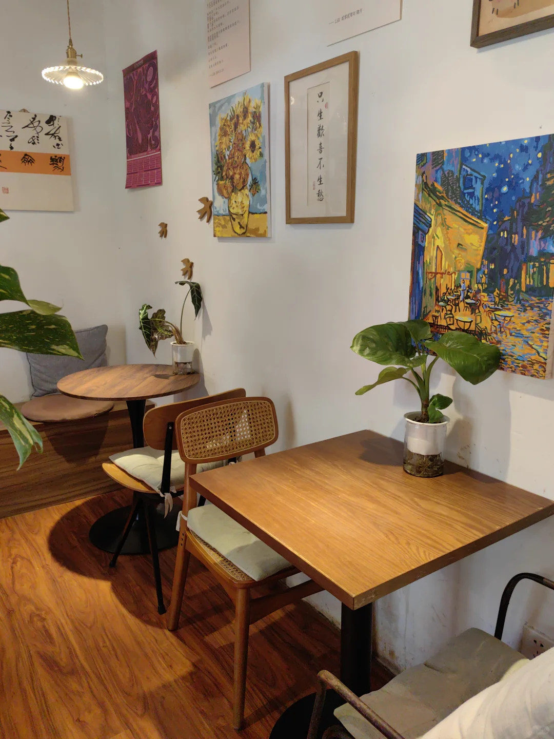 邯郸不缺有意思的小咖啡店～磁带、CD、相机