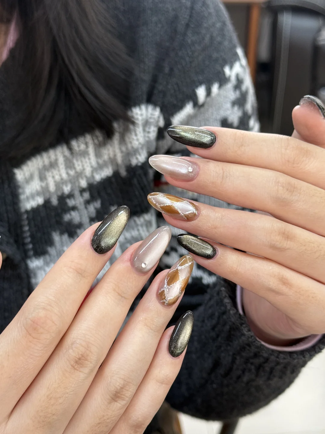 邯郸美甲｜格纹猫眼有点暗黑圣诞的感觉(｡･ω･