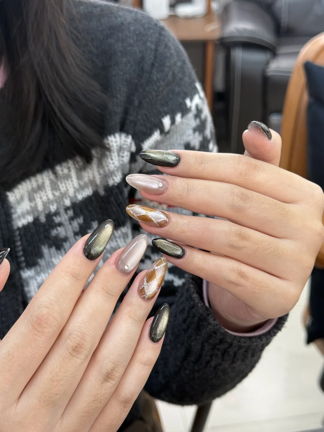 邯郸美甲｜格纹猫眼有点暗黑圣诞的感觉(｡･ω･