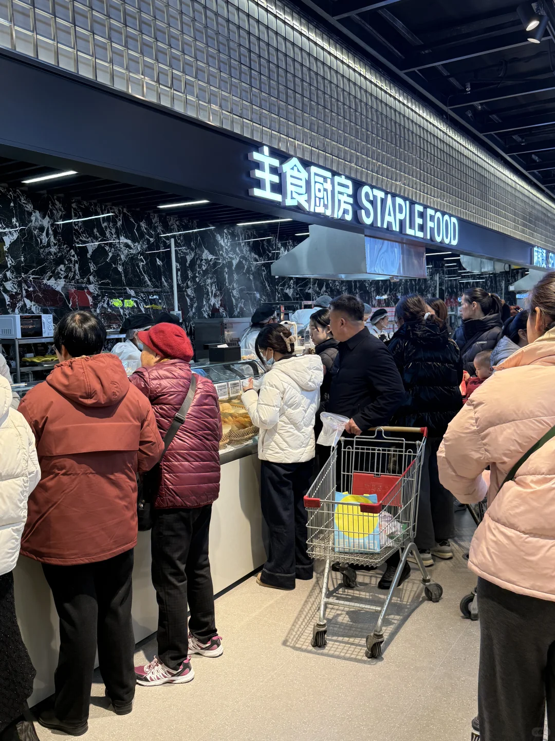 邢台  开了开了  不敢想象这里有多少人！