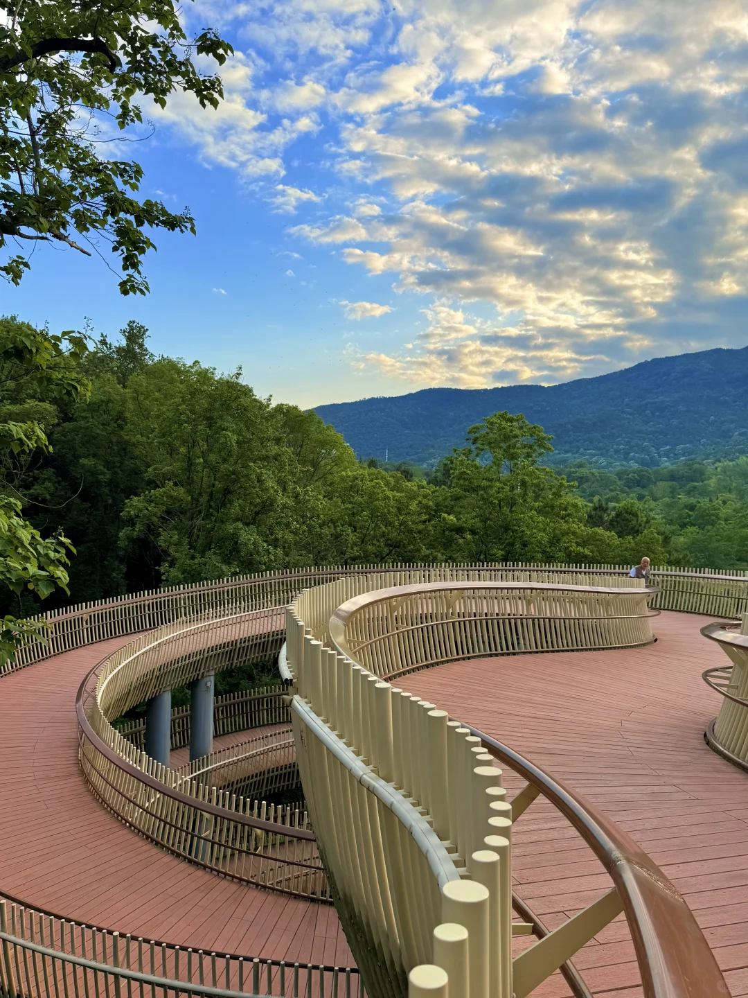 南昌梅岭是个巨大的能量场。。。。