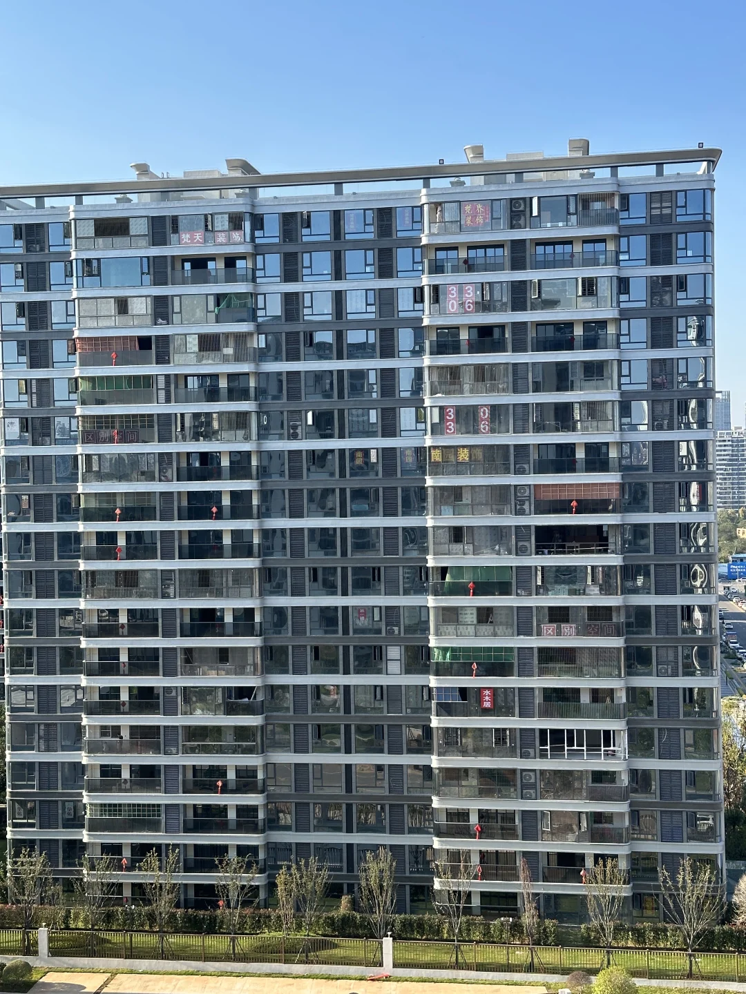 赣州对面几栋楼都在装修！需要开荒保洁嘛😊