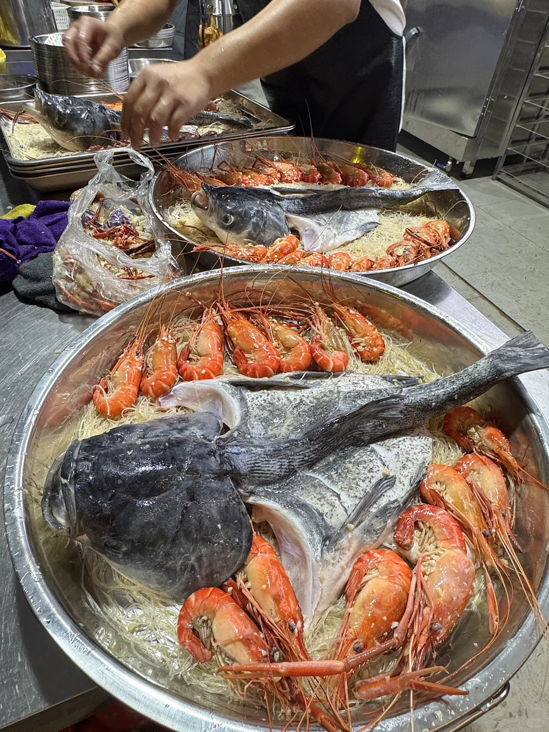 我勒个。。赣州这里人好多啊 好烟火气！！！