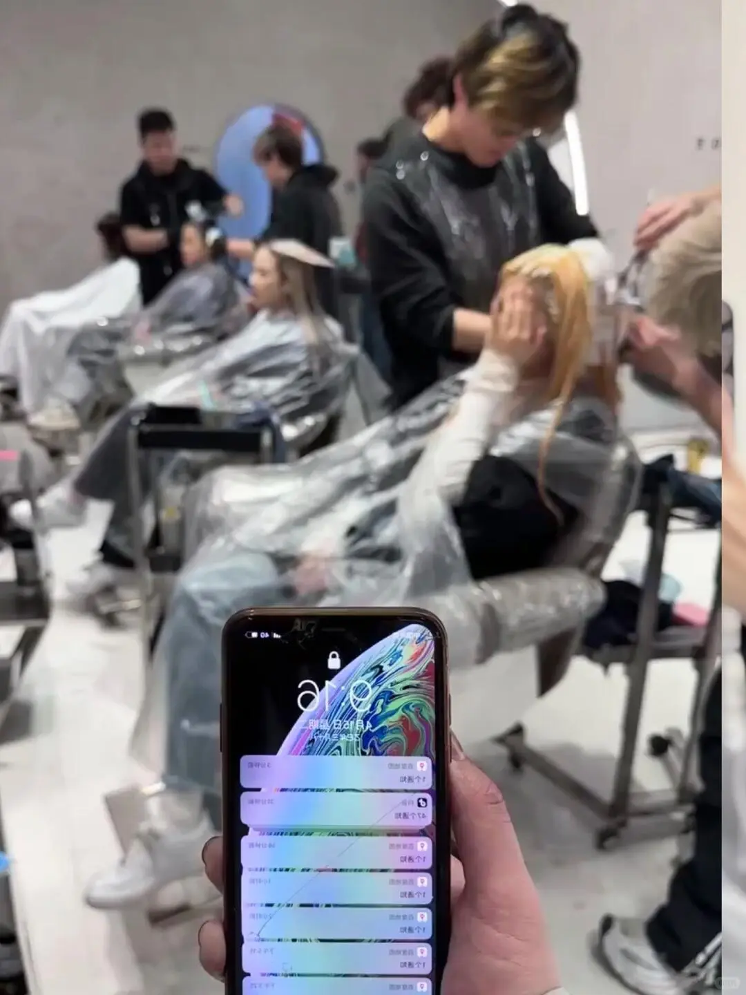 南昌社恐00后开了一家平价漂染店