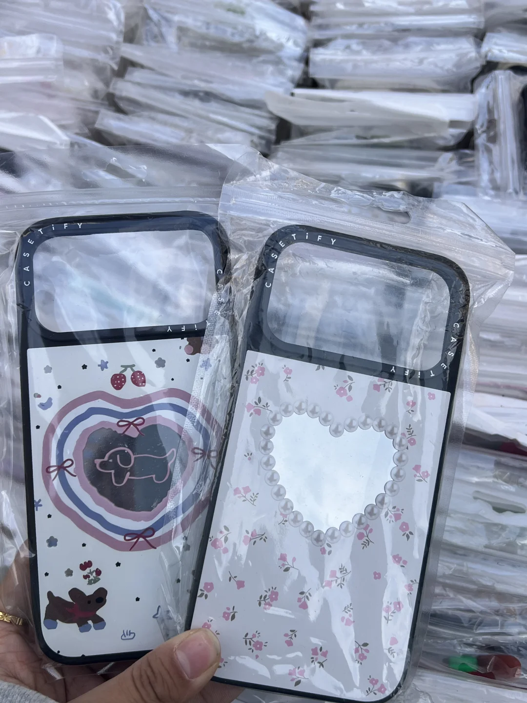 在赣州万象城被追着问的手机壳摊！