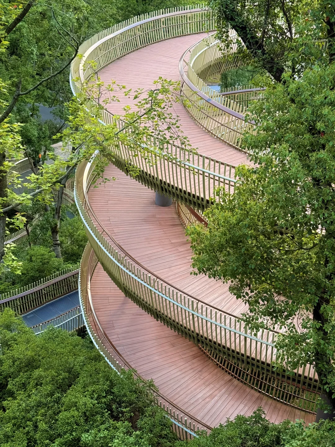 南昌梅岭是个巨大的能量场。。。。