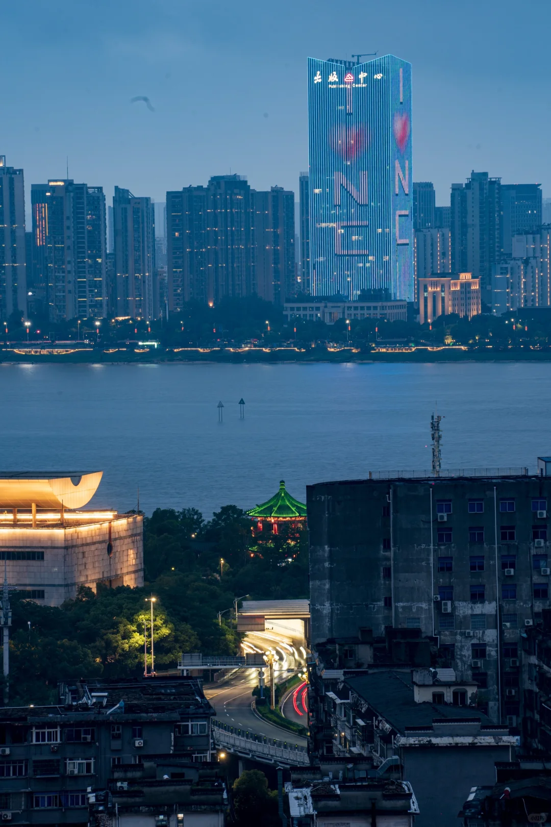 王勃诚不欺我，我拍到了最惊艳的古今同框