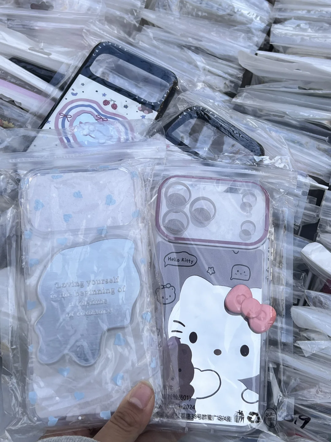 在赣州万象城被追着问的手机壳摊！