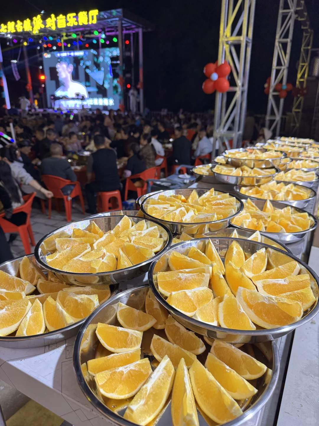 我勒个。。赣州这里人好多啊 好烟火气！！！