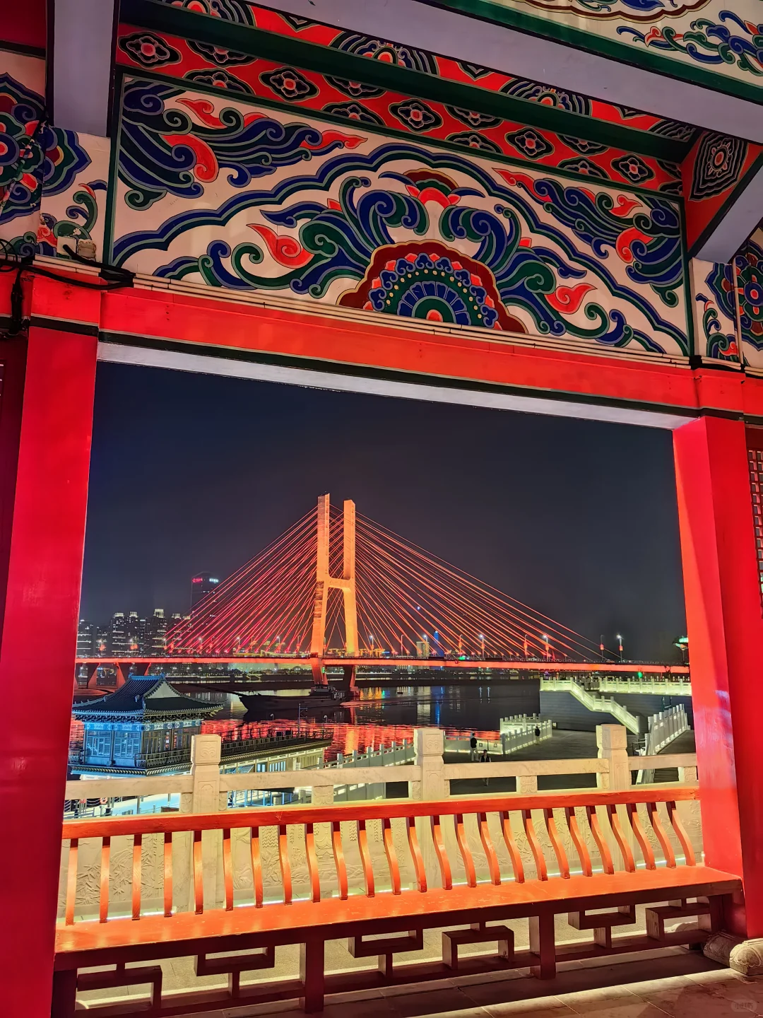 南昌夜游封神！滕王阁的吹着人民的咖啡！