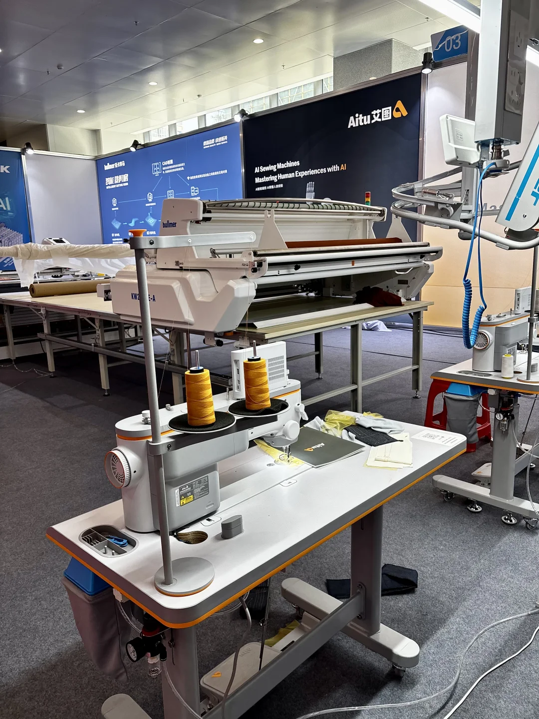 赣州于都服装周逛展｜红韵与时尚撞满怀