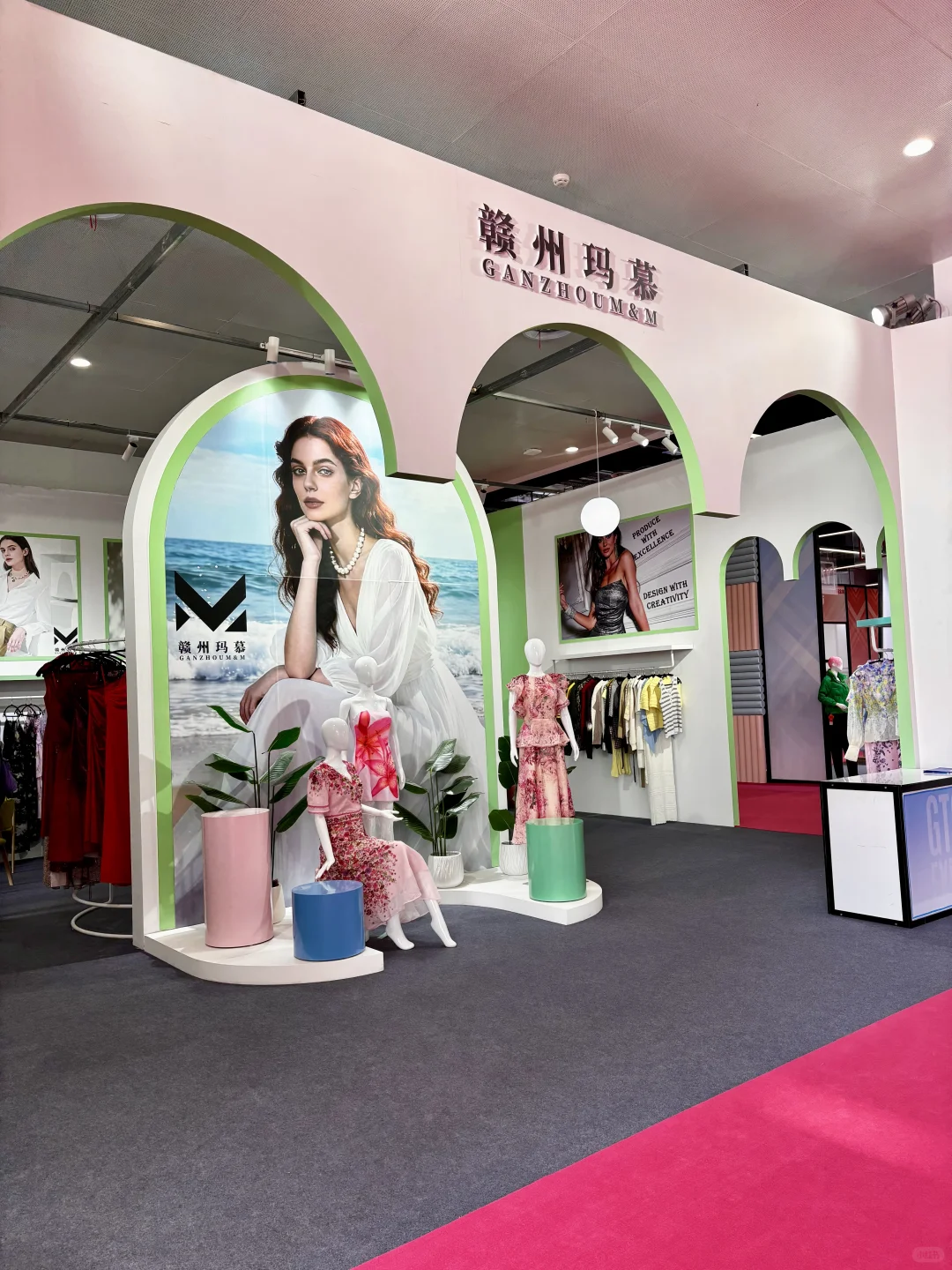 赣州于都服装周逛展｜红韵与时尚撞满怀