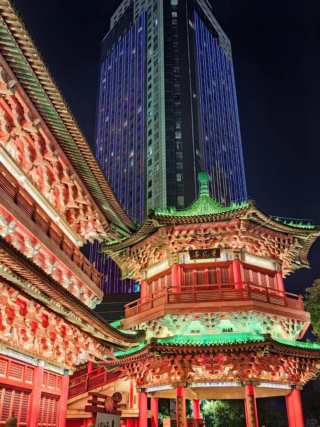 南昌夜游封神！滕王阁的吹着人民的咖啡！