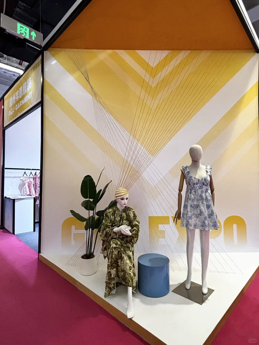 赣州于都服装周逛展｜红韵与时尚撞满怀