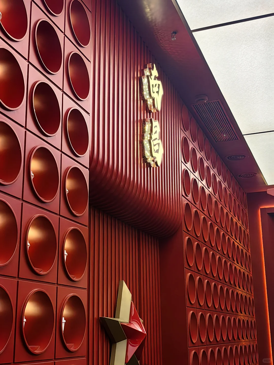 南昌夜游封神！滕王阁的吹着人民的咖啡！