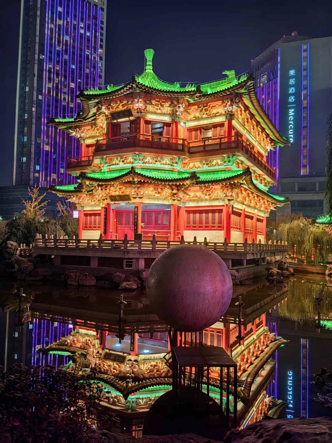 南昌夜游封神！滕王阁的吹着人民的咖啡！