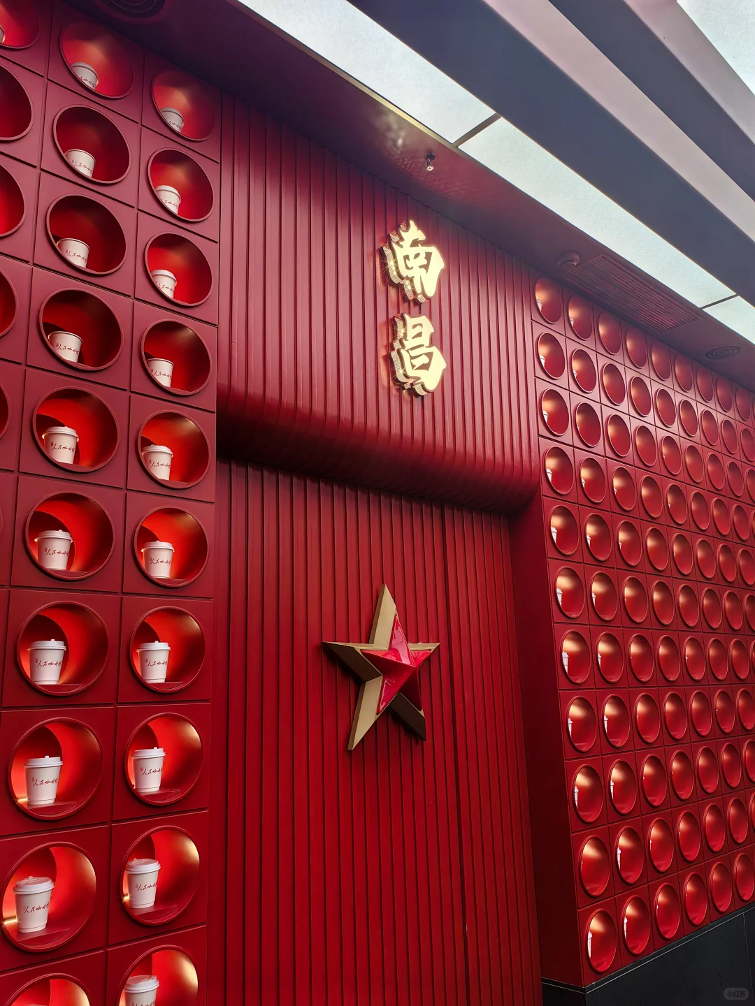 南昌夜游封神！滕王阁的吹着人民的咖啡！