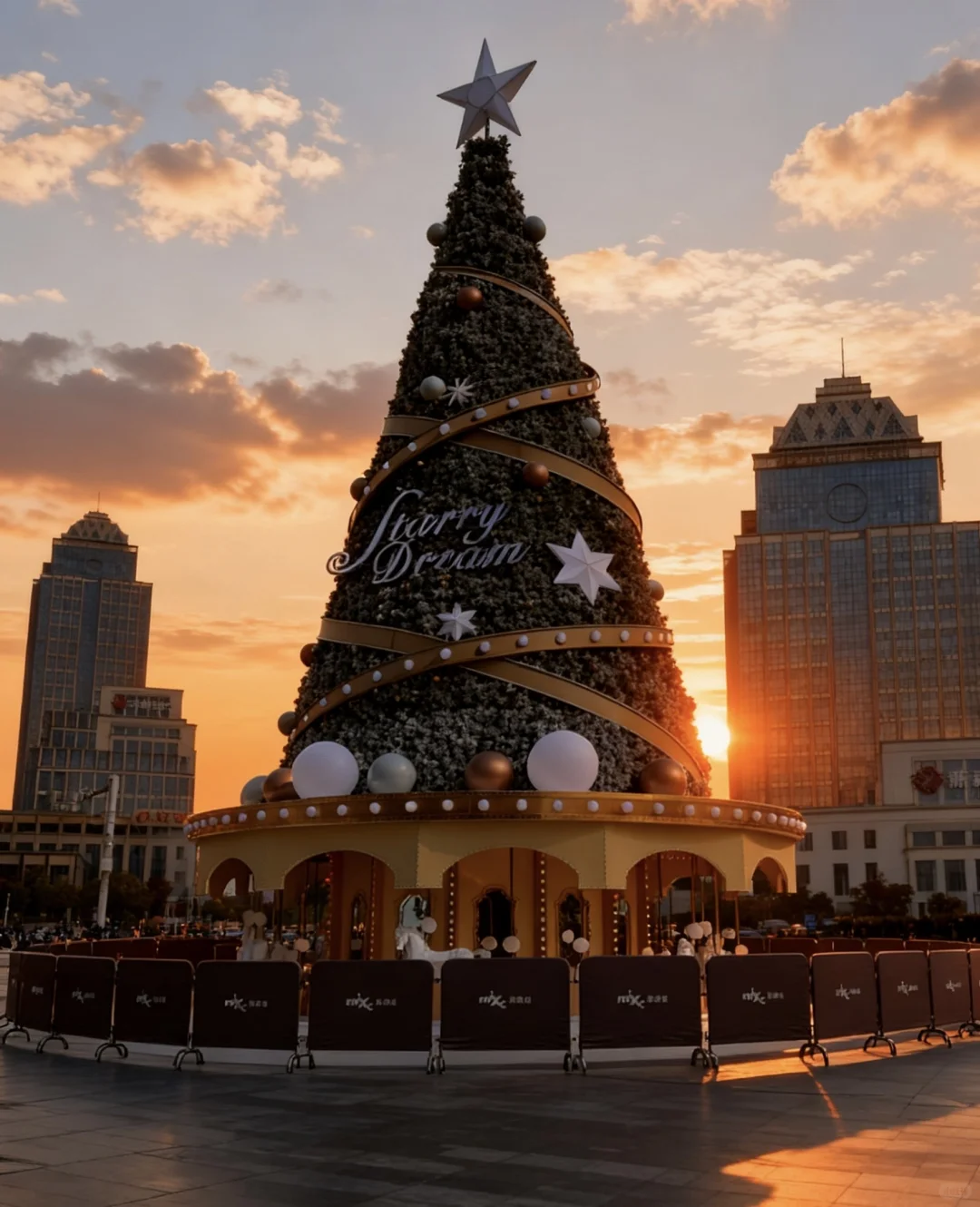 南昌的15米圣诞树🎄南昌的，南昌的，南昌的