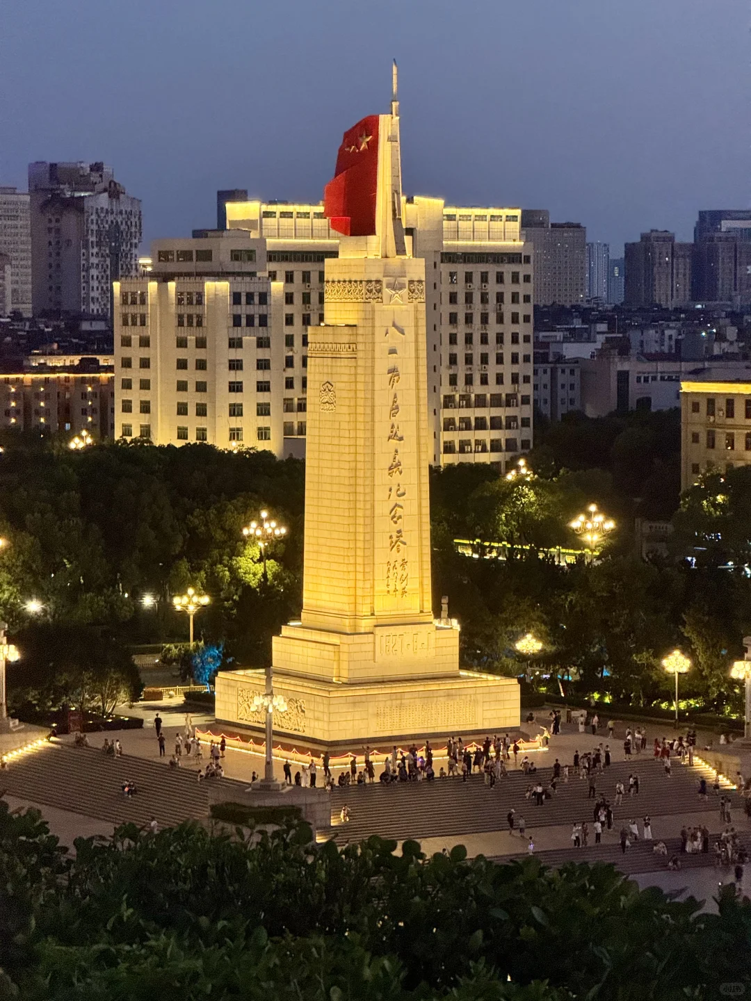 南昌夜游｜“落霞与孤鹜齐飞”在此刻具像化了！