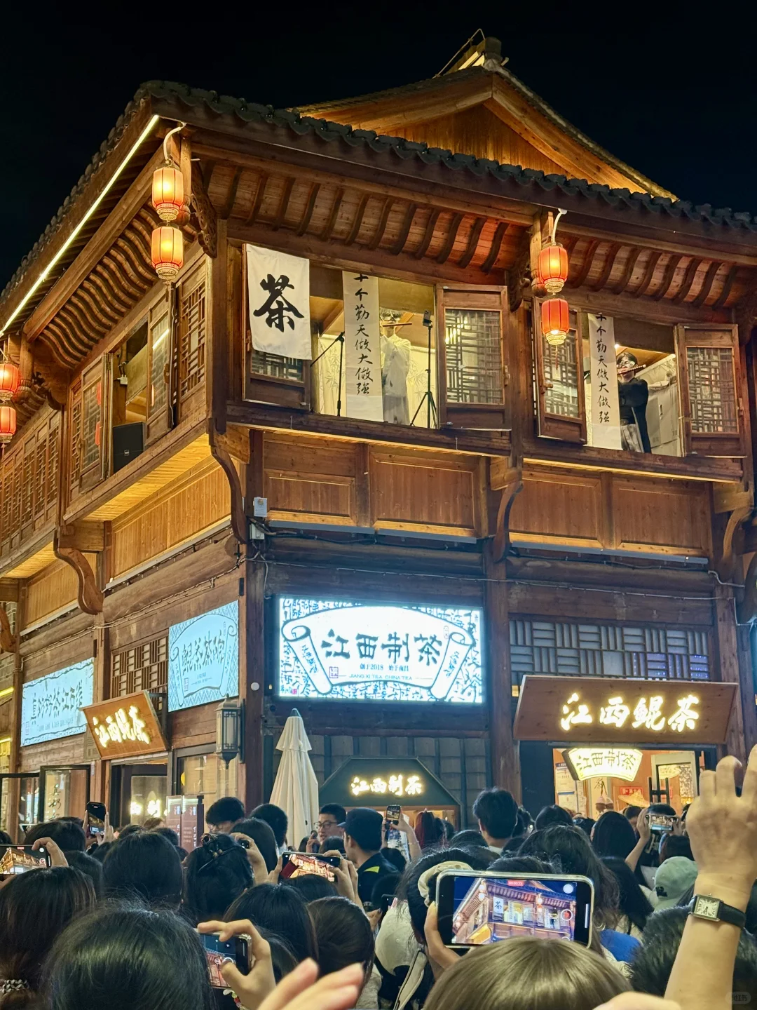 南昌夜游｜“落霞与孤鹜齐飞”在此刻具像化了！