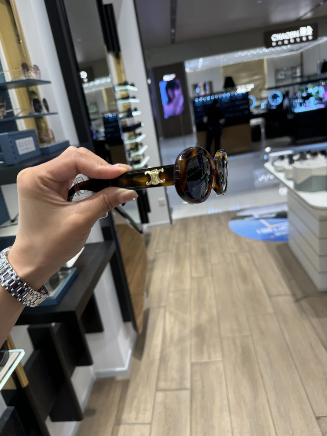 南昌万象城总统眼镜买一送一，4k拿下两幅