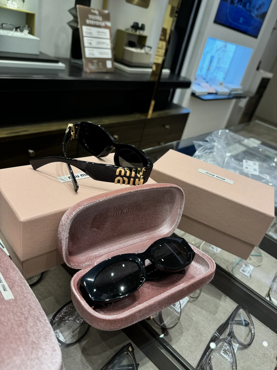 南昌万象城总统眼镜买一送一，4k拿下两幅