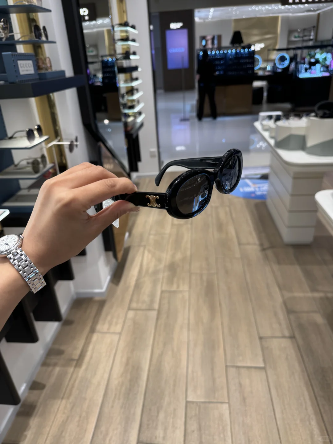 南昌万象城总统眼镜买一送一，4k拿下两幅