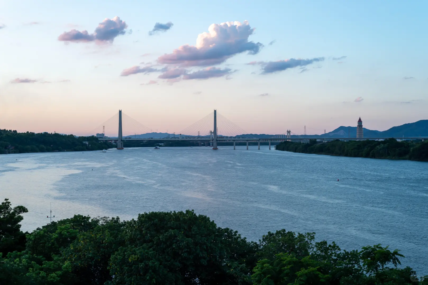 赣州，八百年风雨古浮桥、千年虔州古城墙、
