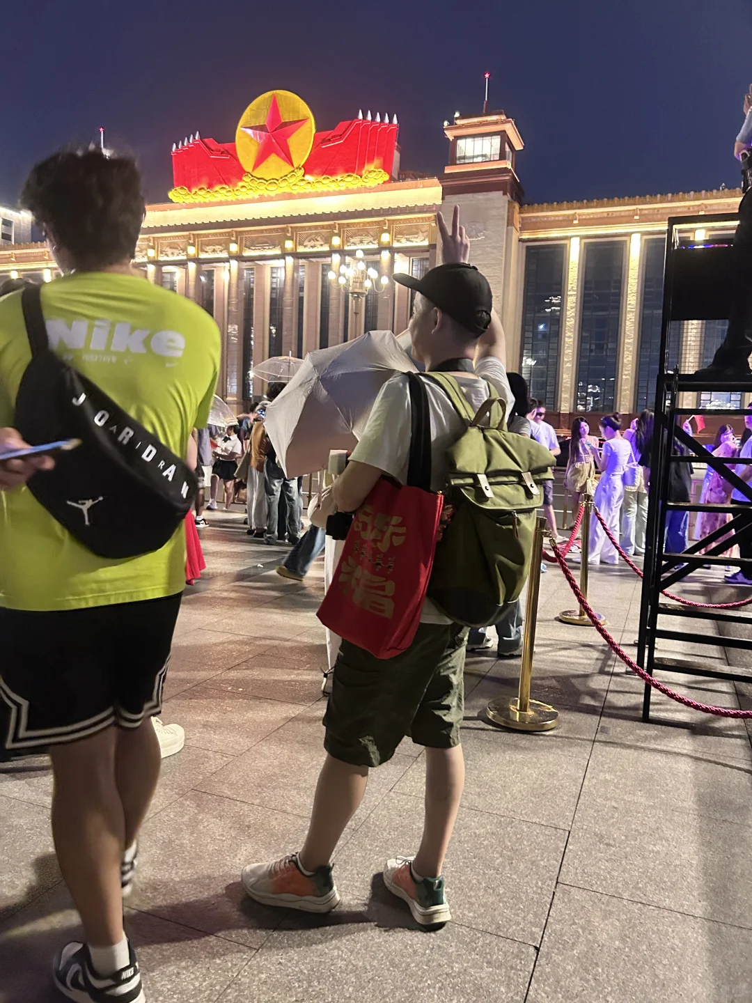 八一广场干架厉害的修摄阿龙，上班上班