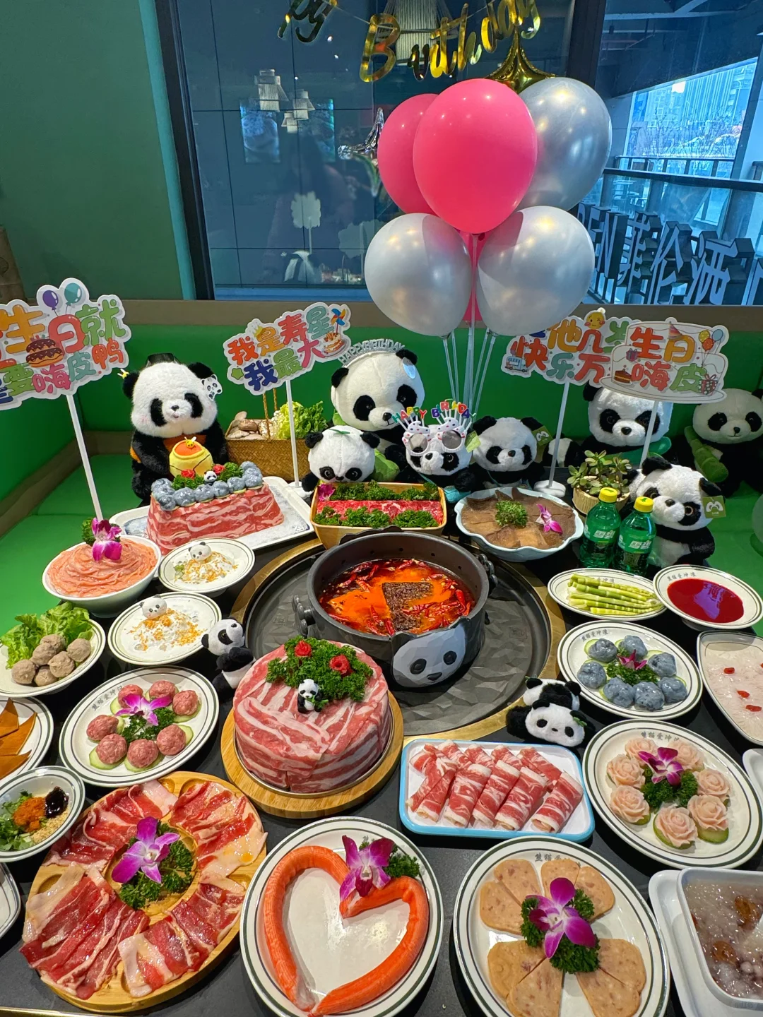 南昌火锅新地标！会冲浪的熊猫火锅萌到犯规