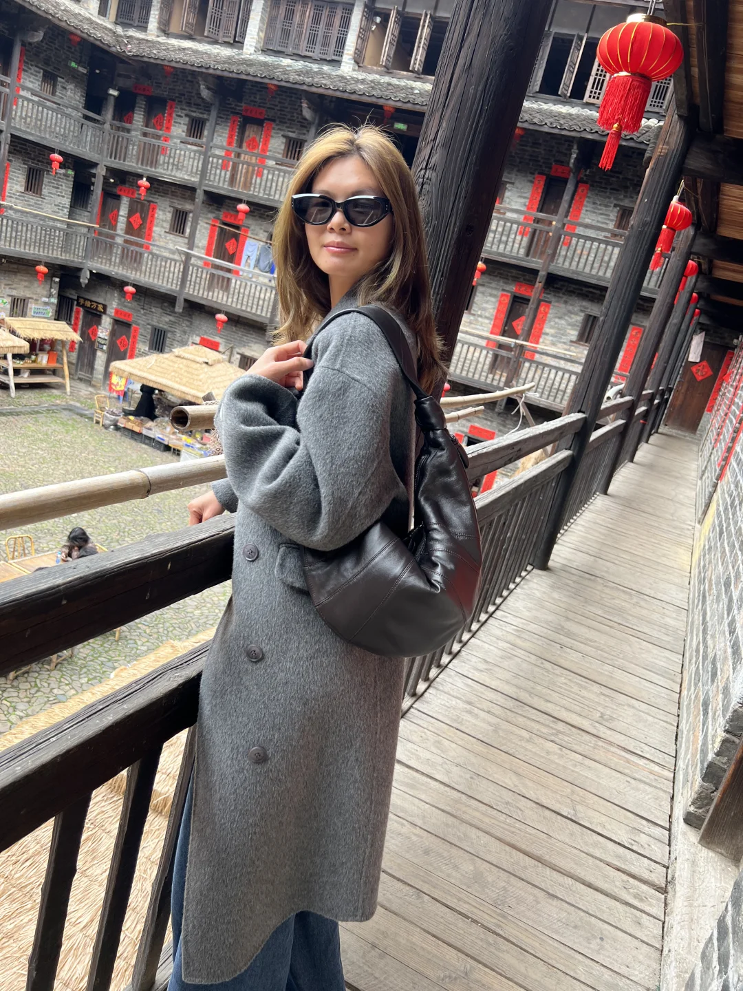 背上牛角包穿越到了世界围屋之都龙南