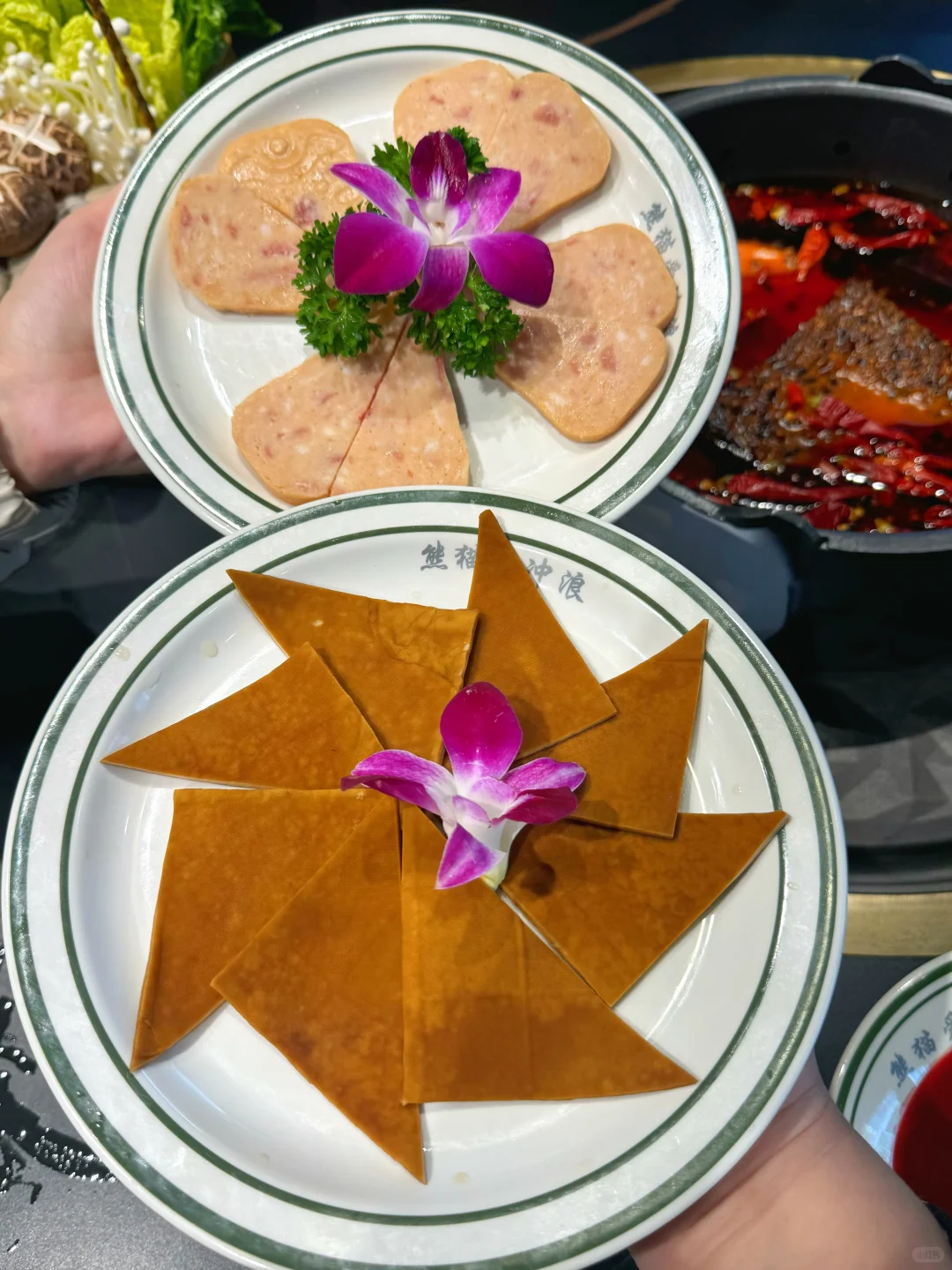 南昌火锅新地标！会冲浪的熊猫火锅萌到犯规