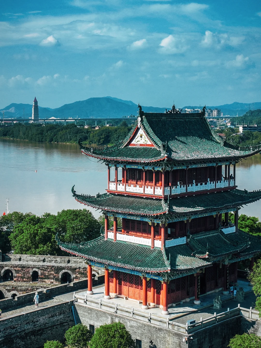 以为滕王阁很美了，直到我到了赣州八境台