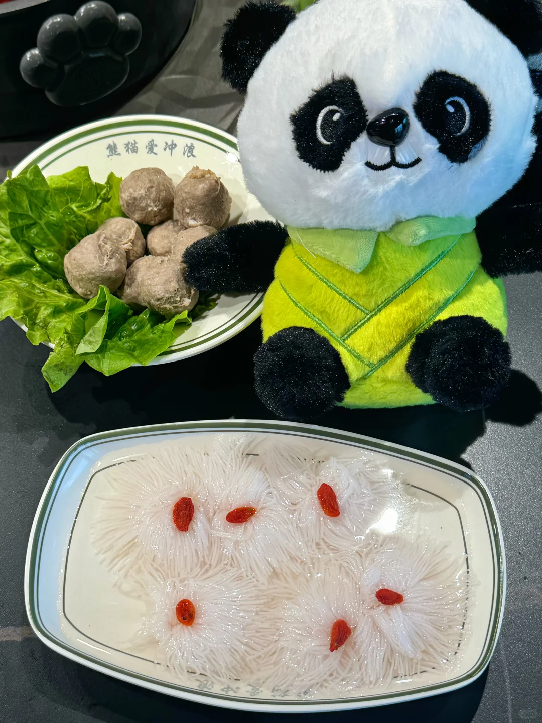 南昌火锅新地标！会冲浪的熊猫火锅萌到犯规