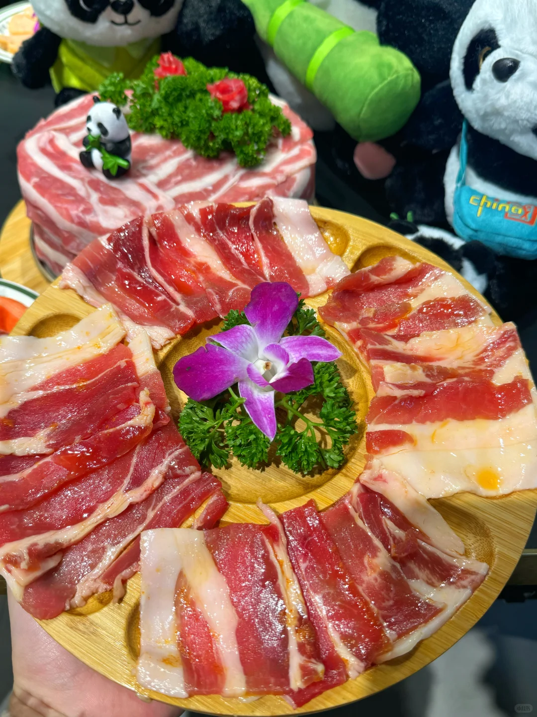 南昌火锅新地标！会冲浪的熊猫火锅萌到犯规