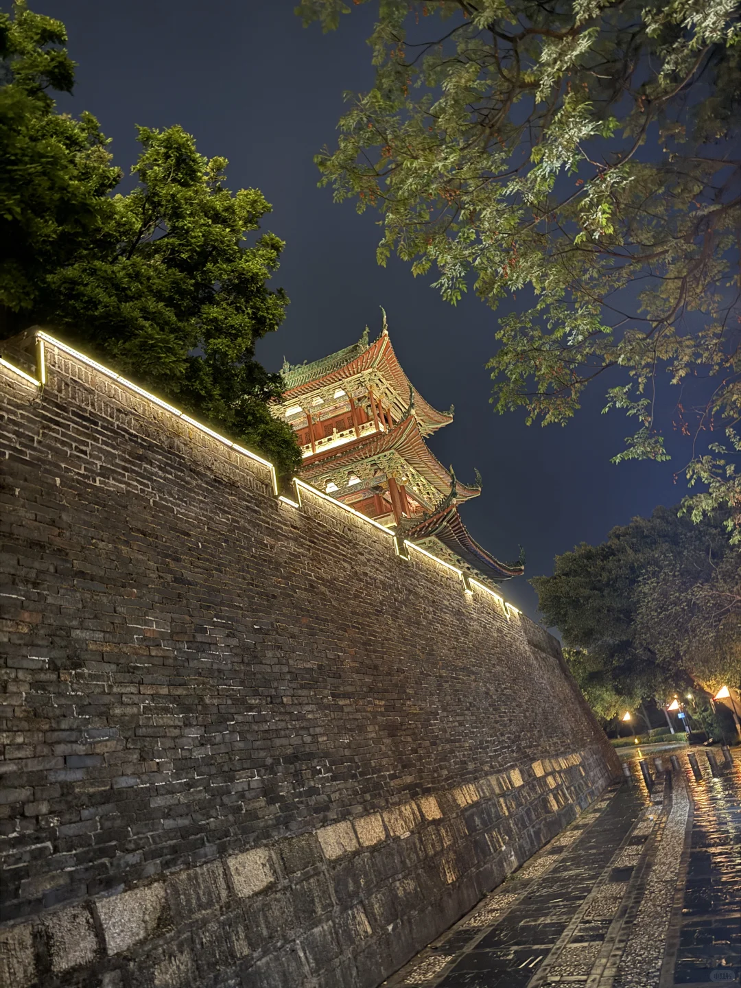 赣州宋城夜景，人少清净