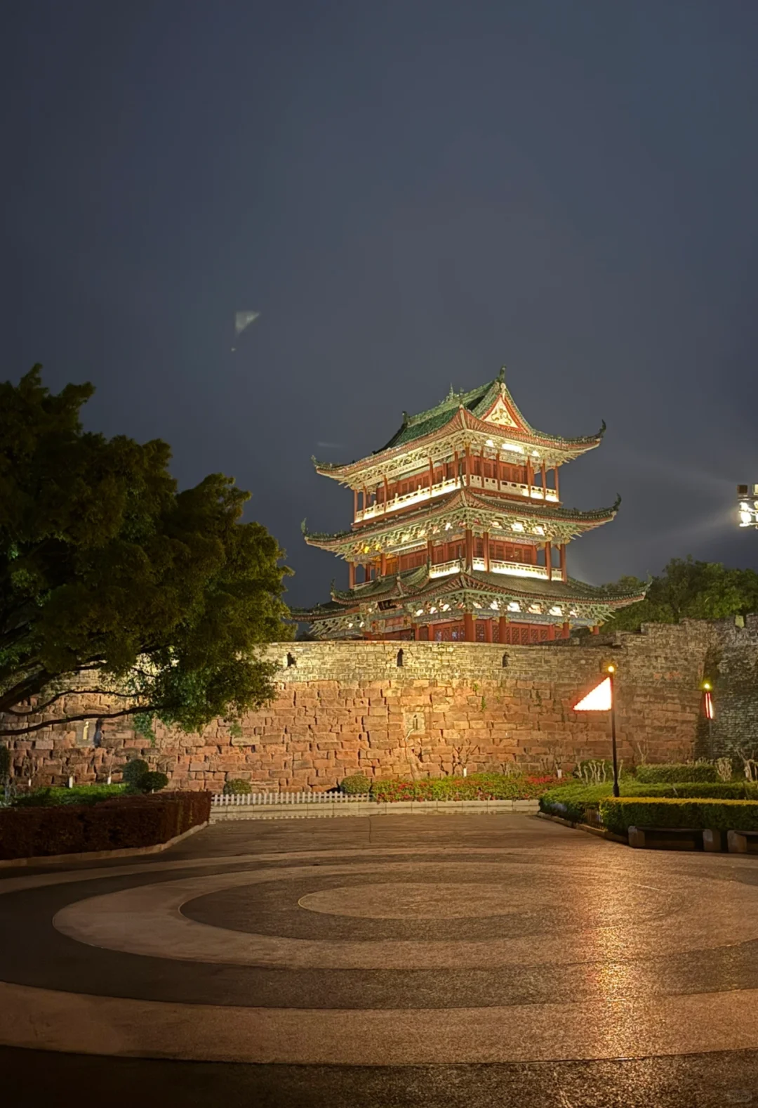 赣州宋城夜景，人少清净