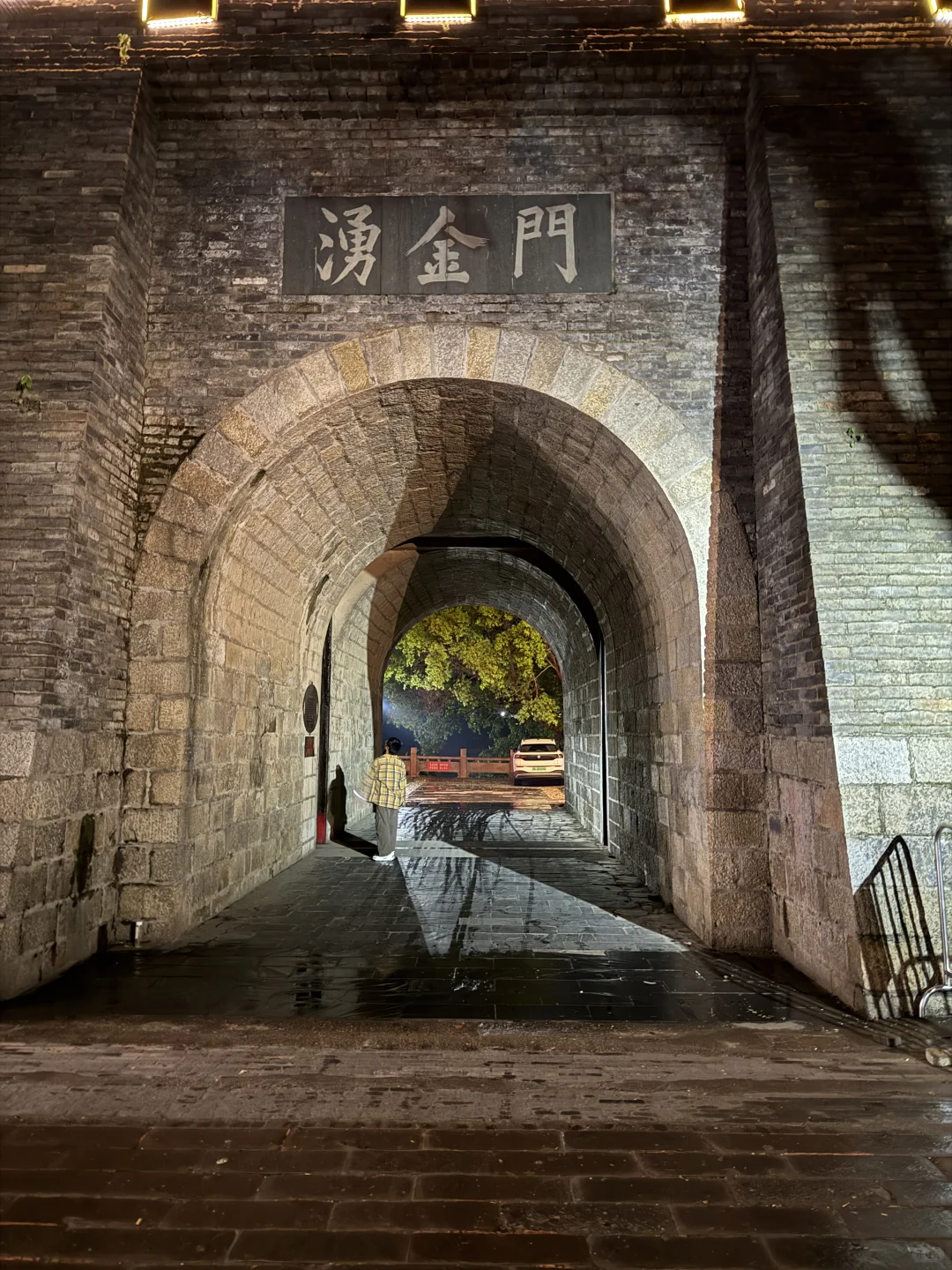 赣州宋城夜景，人少清净