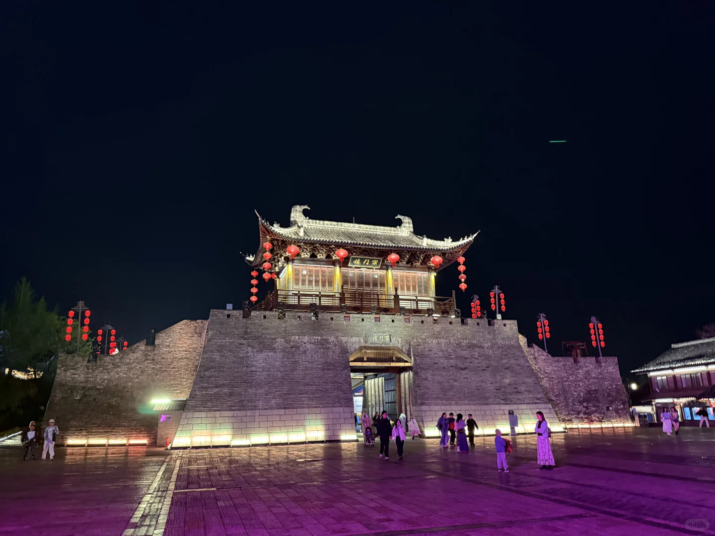 赣州宋城夜景，人少清净