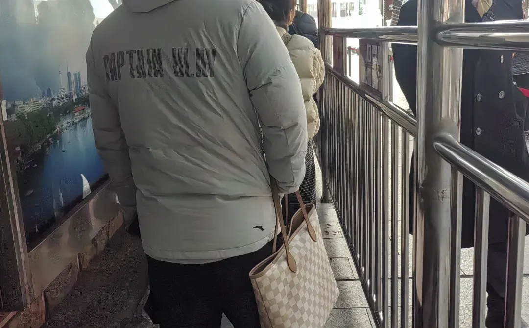 今日份南昌八一馆早上入馆人流量实况