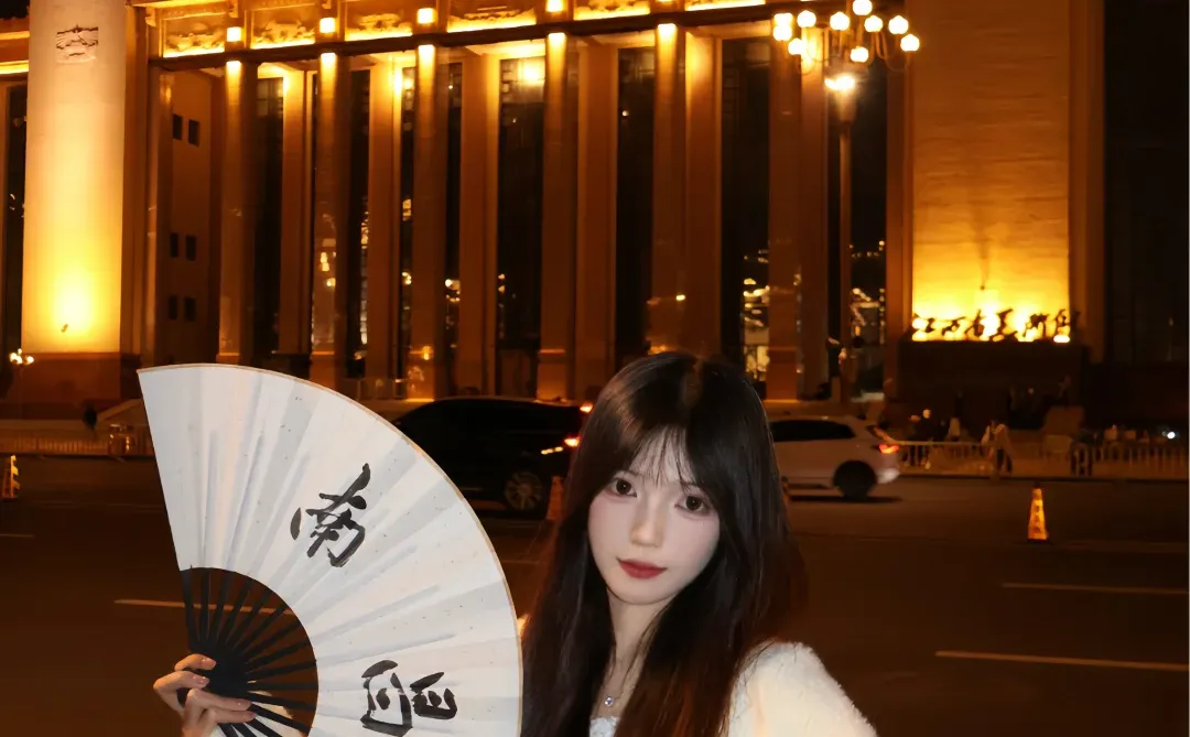 八一广场拍照找这个女摄只需6R一张！