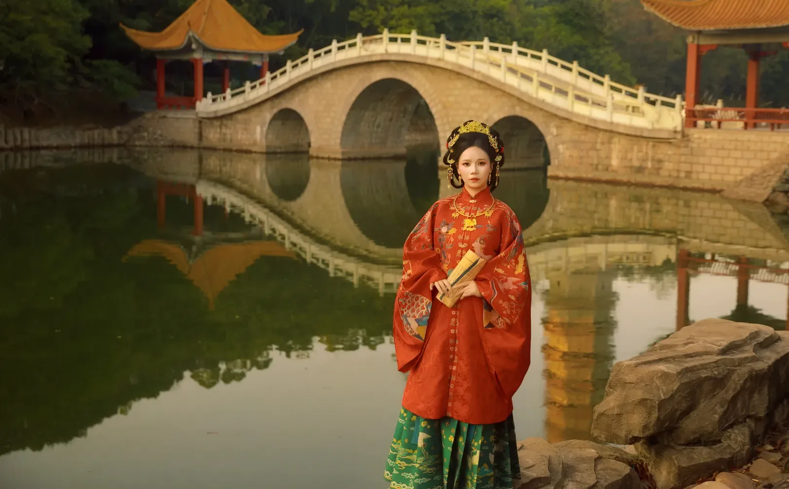 在赣州也可以拍出大气的明制写真哦