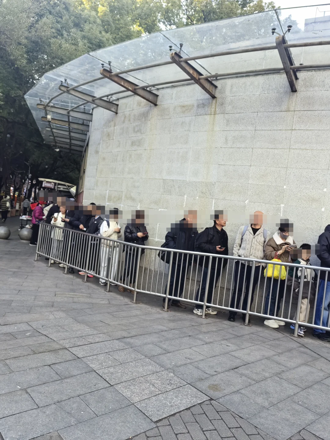 今日份南昌八一馆早上入馆人流量实况