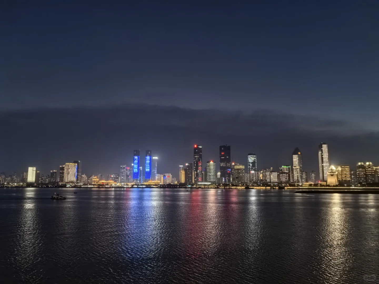 没有落霞，也没有孤鹜