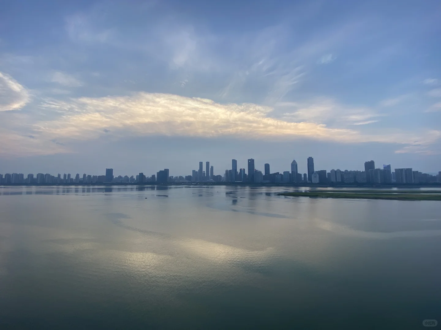 没有落霞，也没有孤鹜