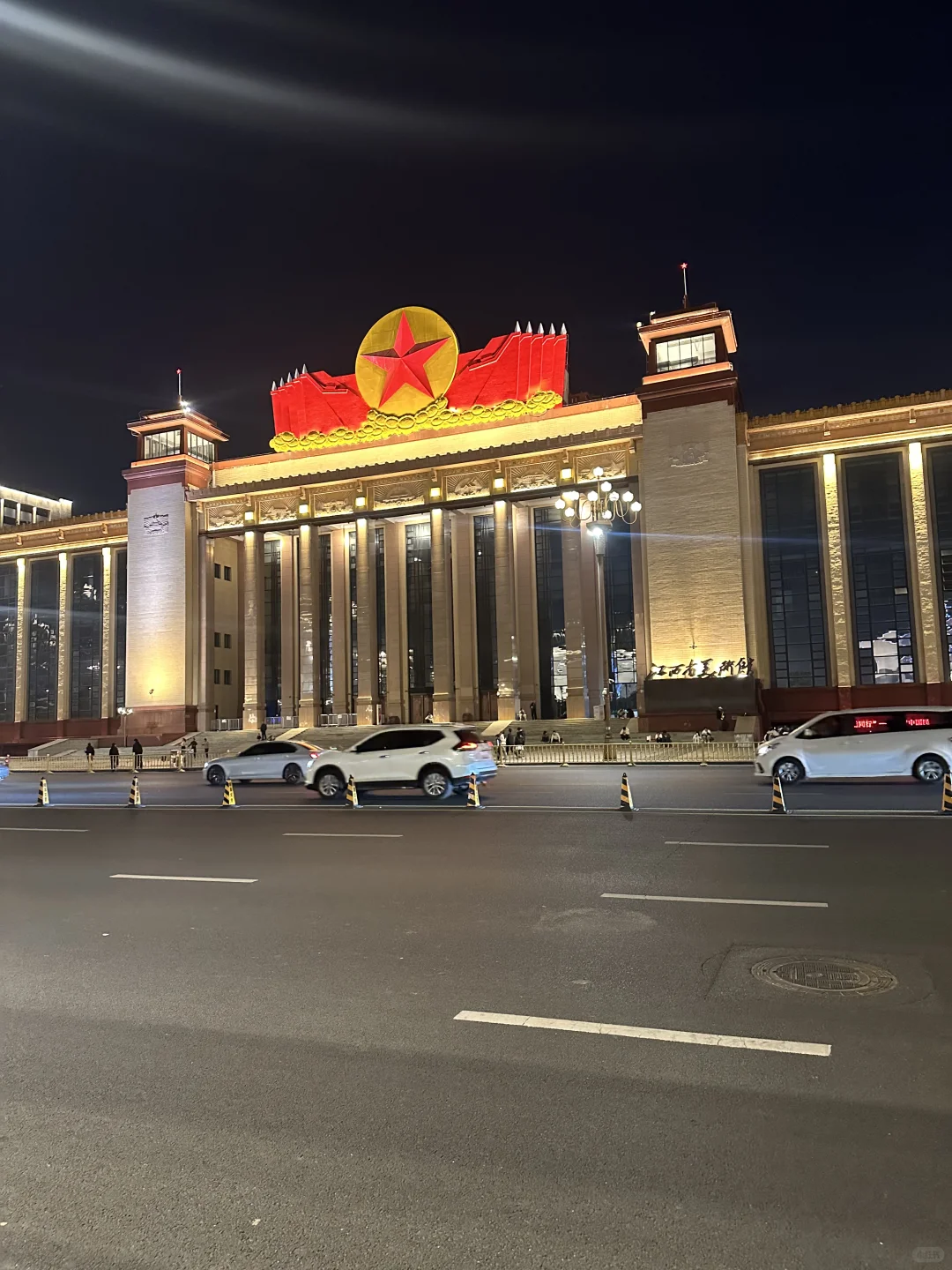 12.7 八一广场拍照找这个女摄只需6R一张！